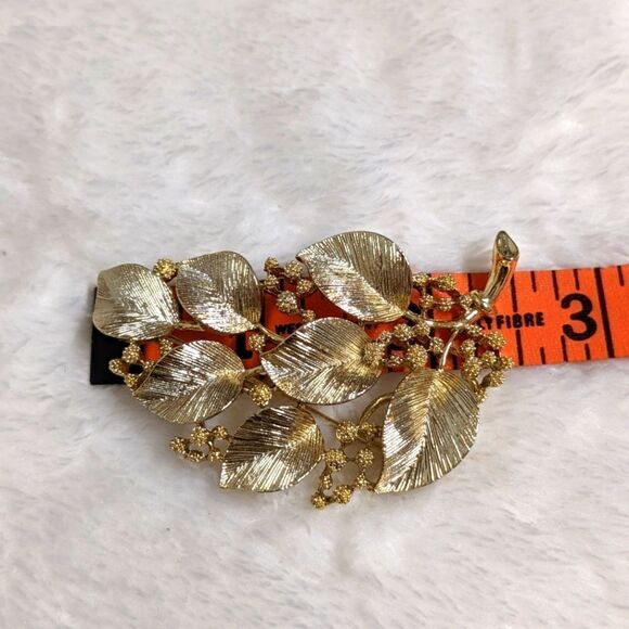 Vintage 1950's Signed Lisner Textured Leaf/Branch Brooche - Picture 9 of 12